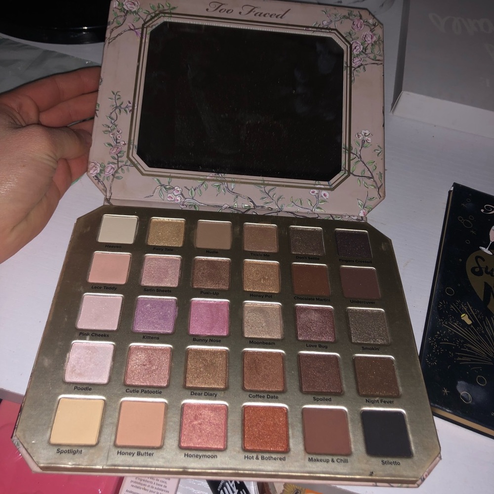 Too faced pallet